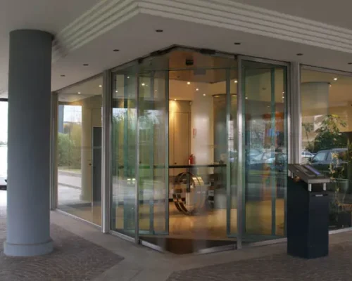 4 motivi per scegliere una porta automatica per un ingresso pedonale